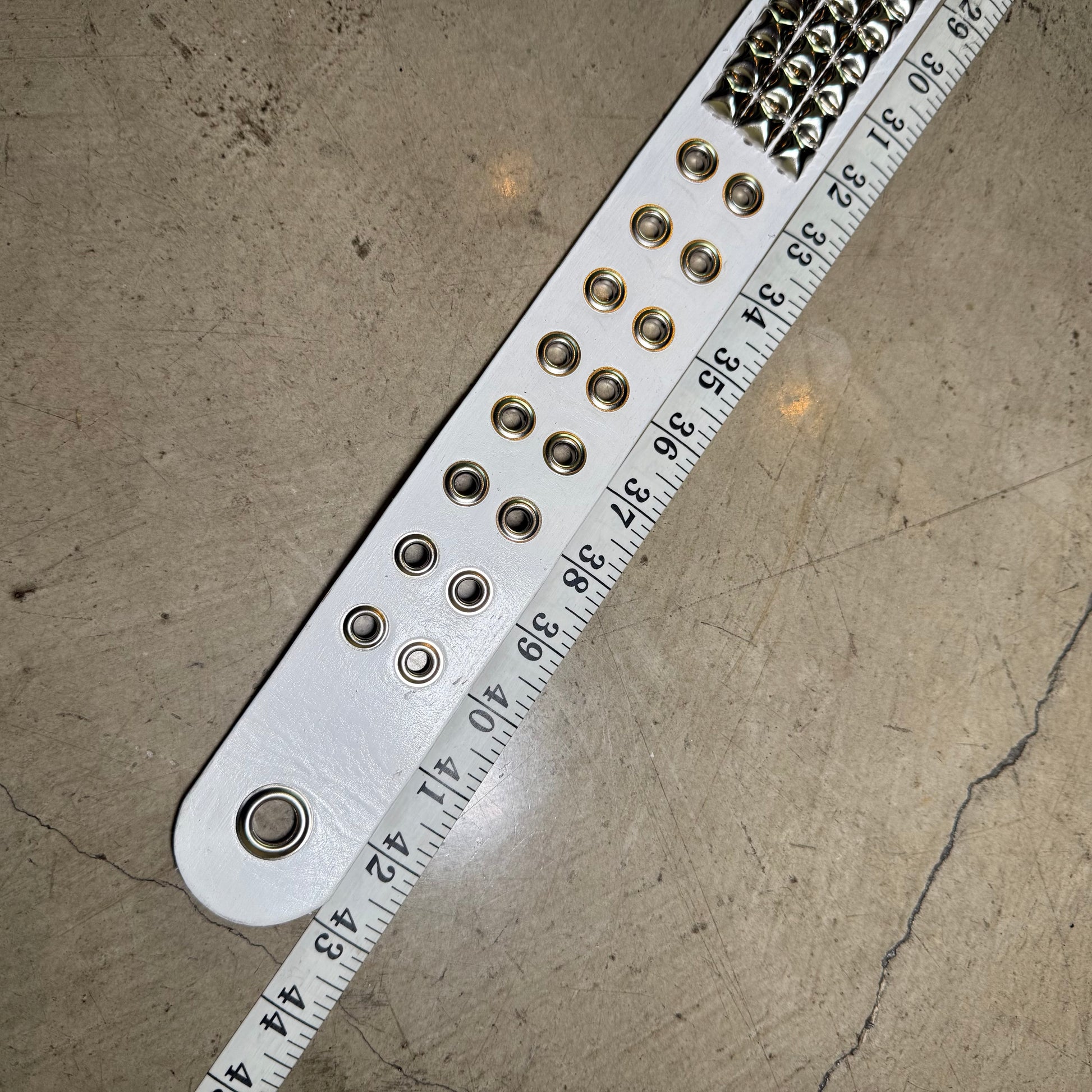 WHITE CHROME LIPSTAIN BELT