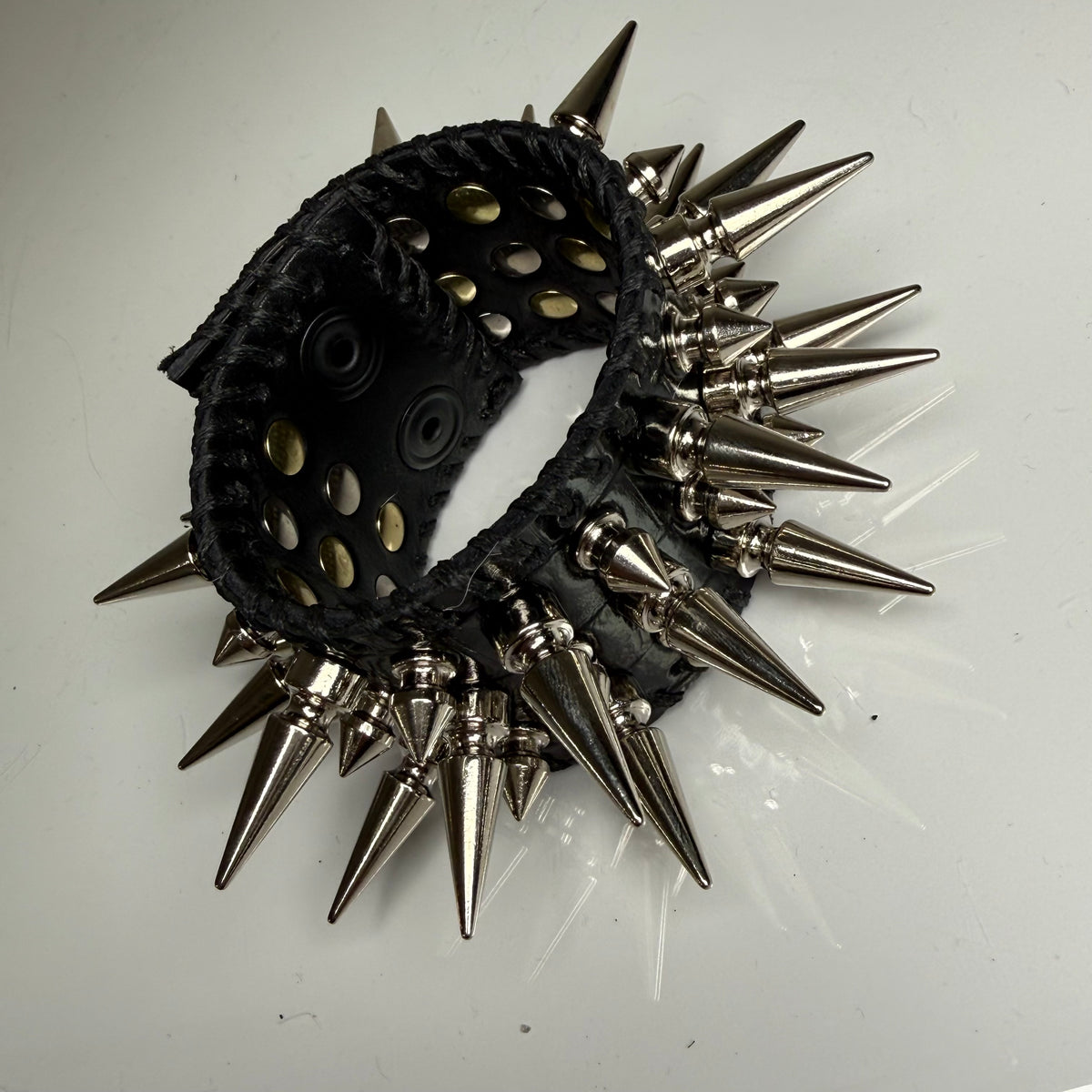 SPIKEY CROC LEATHER HIDE CUFF