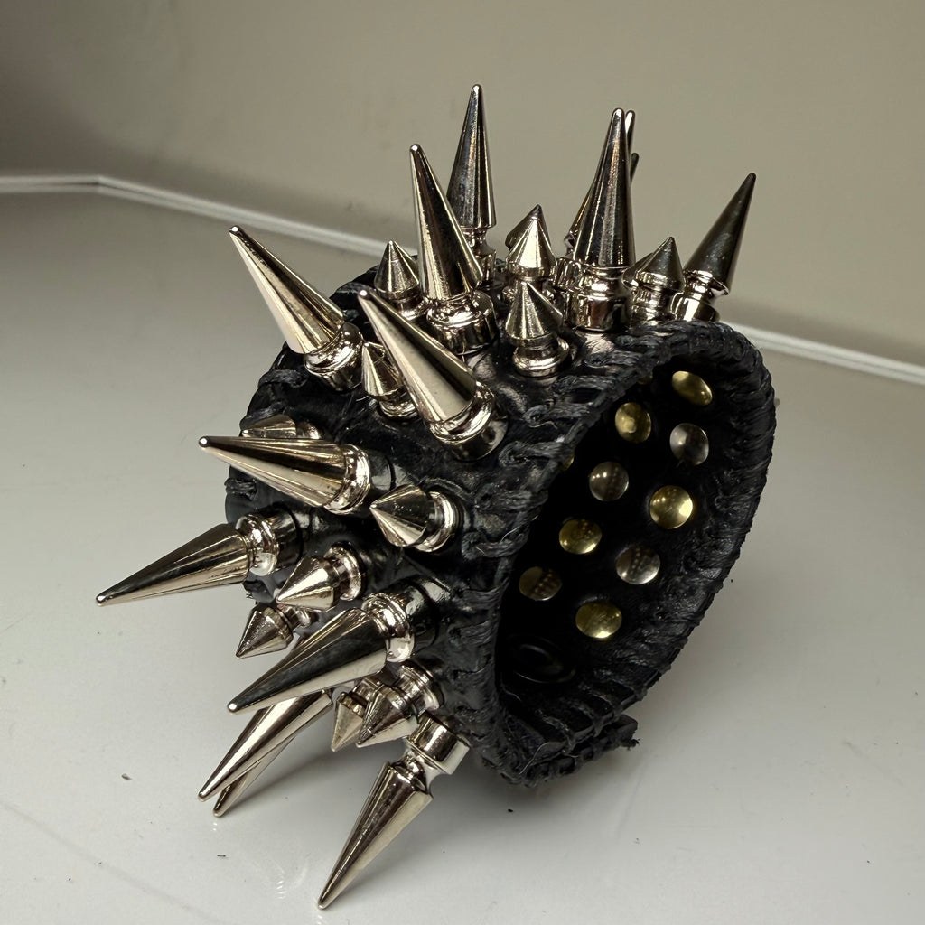 SPIKEY CROC LEATHER HIDE CUFF