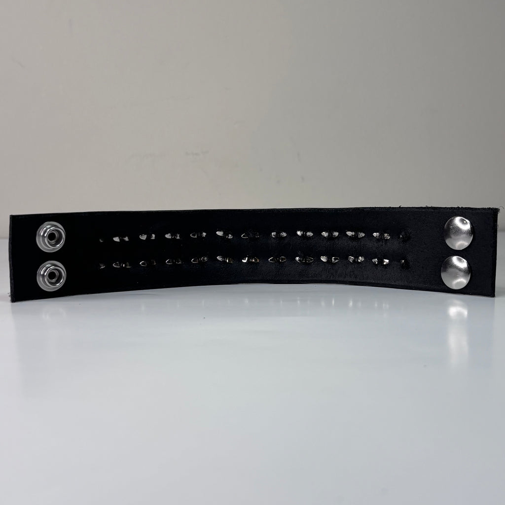 CLASSIC 2 ROW PYRAMID STUDDED CUFF