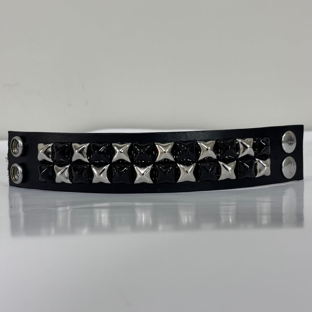 CLASSIC CHECKER 2 ROW STUDDED CUFF