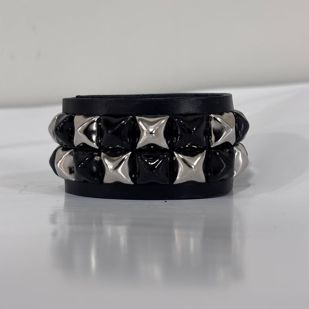 CLASSIC CHECKER 2 ROW STUDDED CUFF