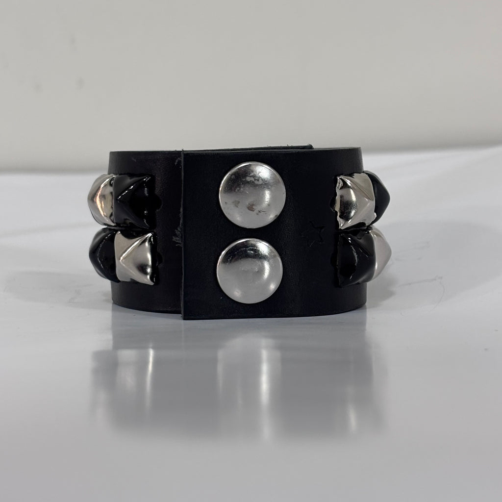 CLASSIC CHECKER 2 ROW STUDDED CUFF