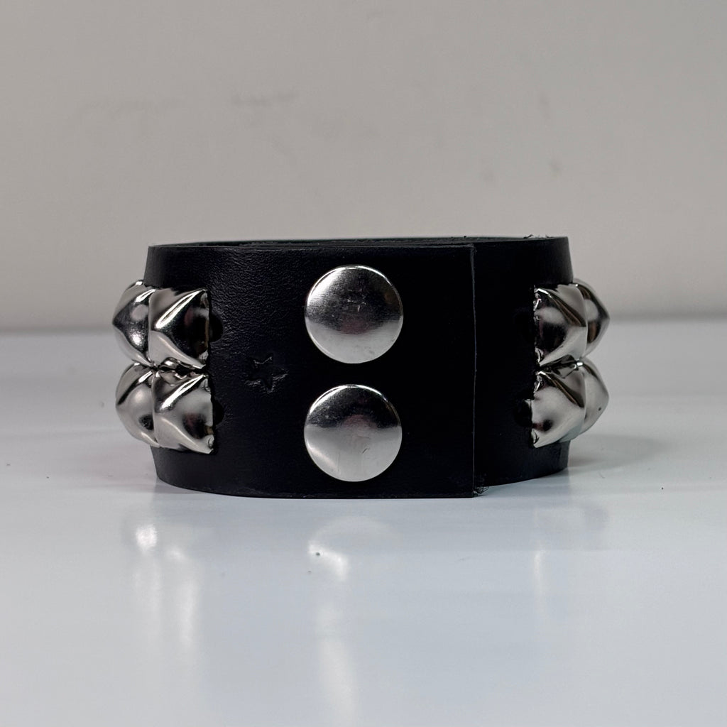 CLASSIC 2 ROW PYRAMID STUDDED CUFF