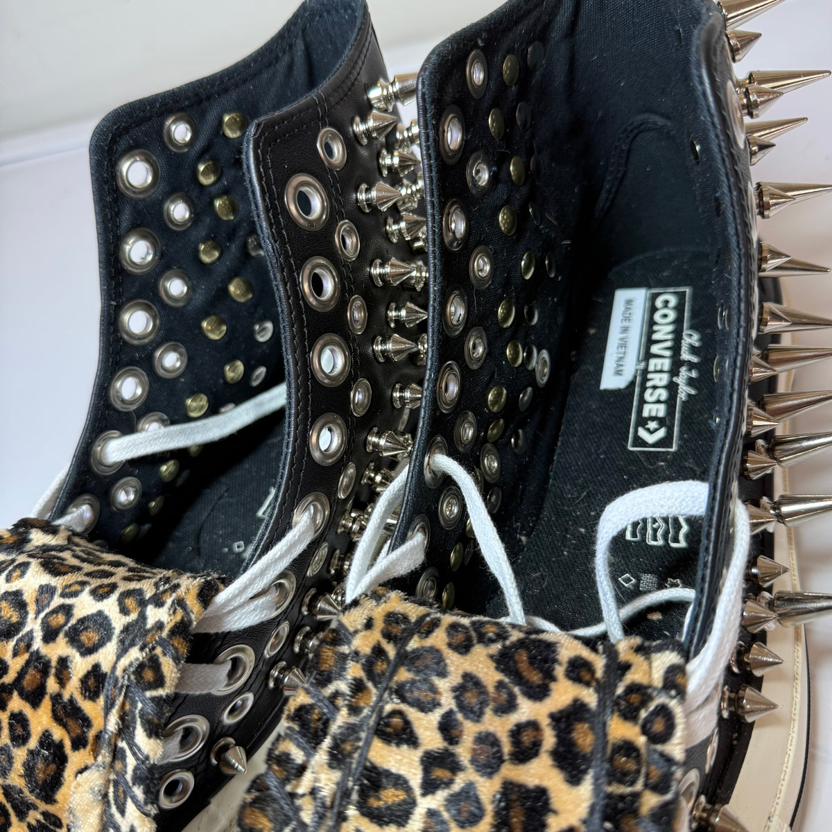LEOPARD CHUCKS