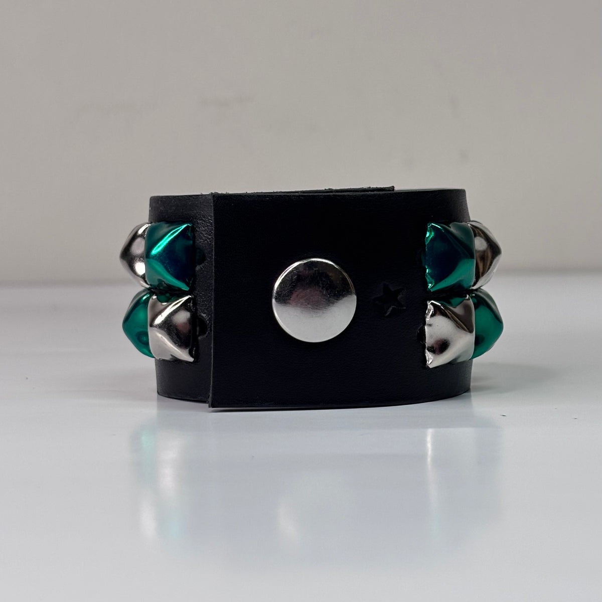 GREEN/CHROME 2 ROW STUDDED CUFF