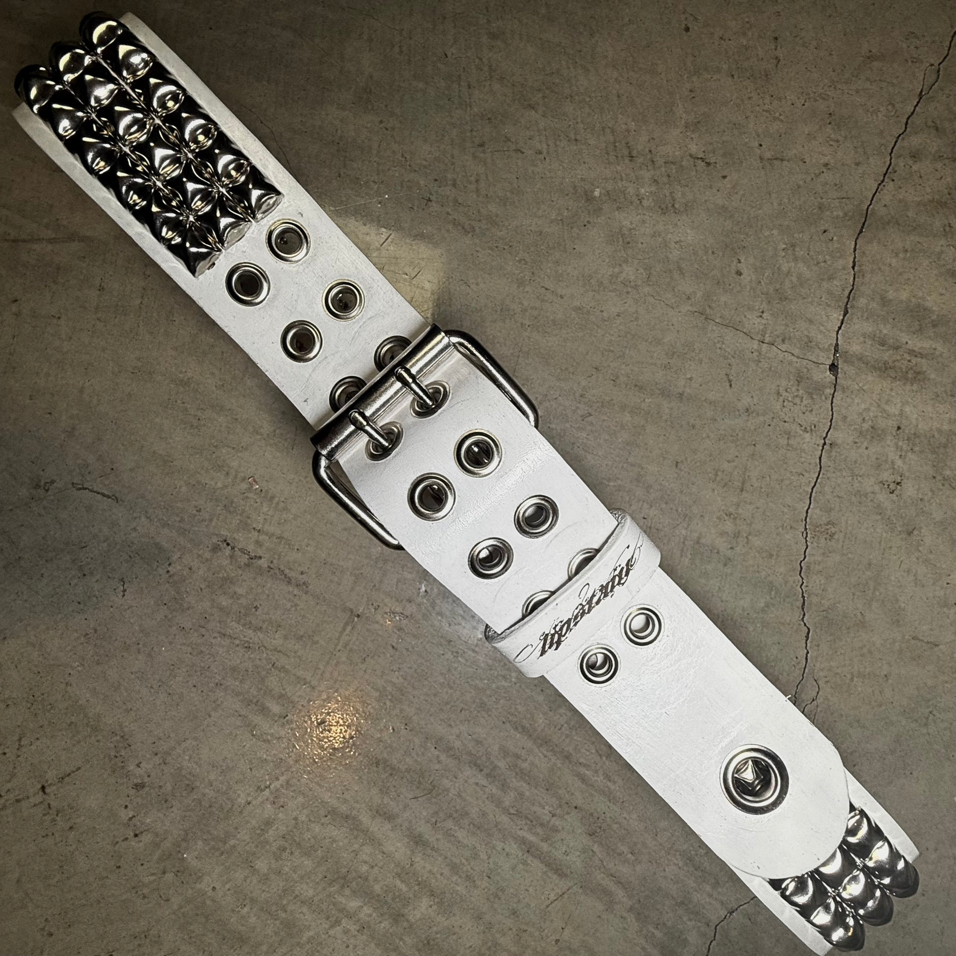 WHITE CHROME LIPSTAIN BELT