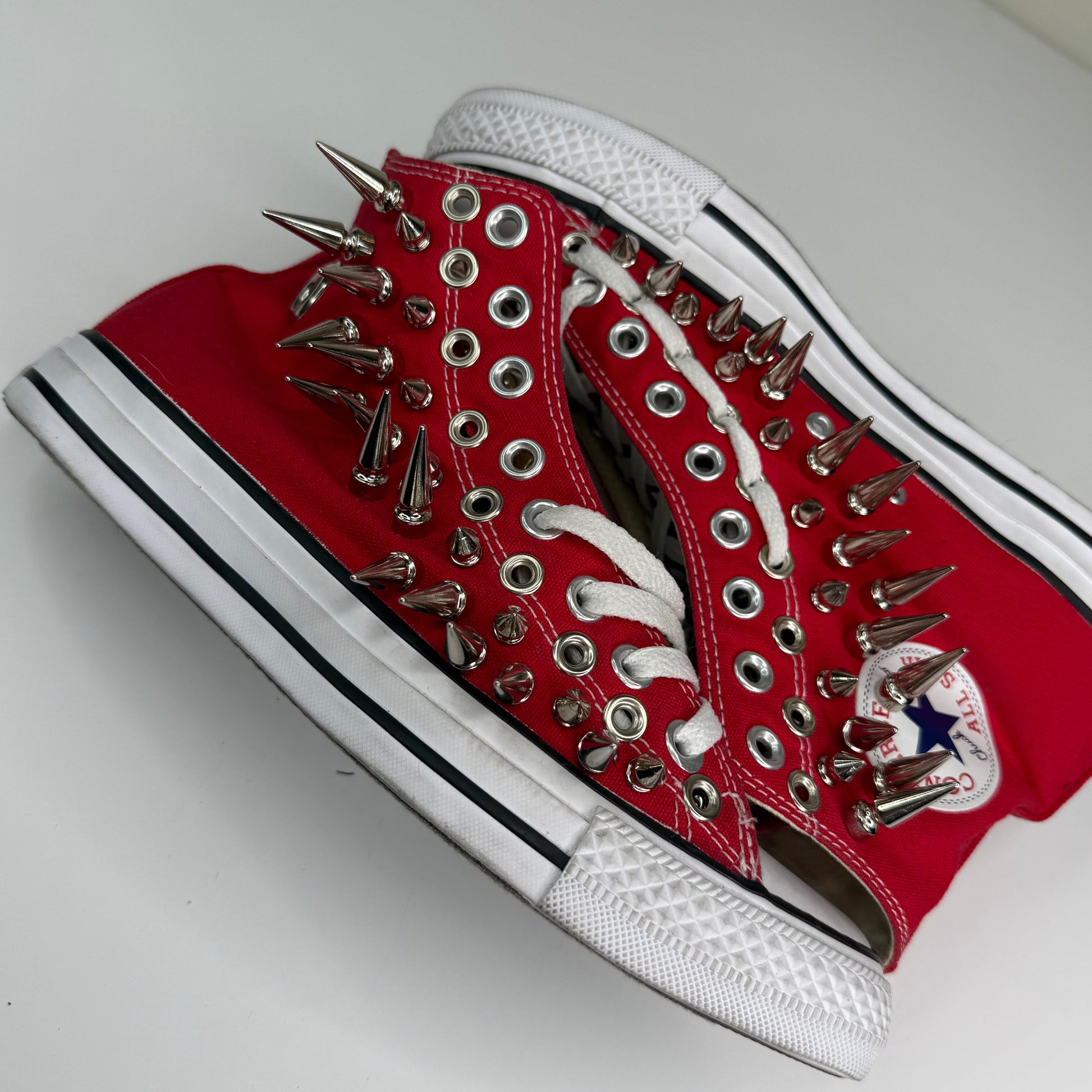 RED SPIKEY CONVERSE