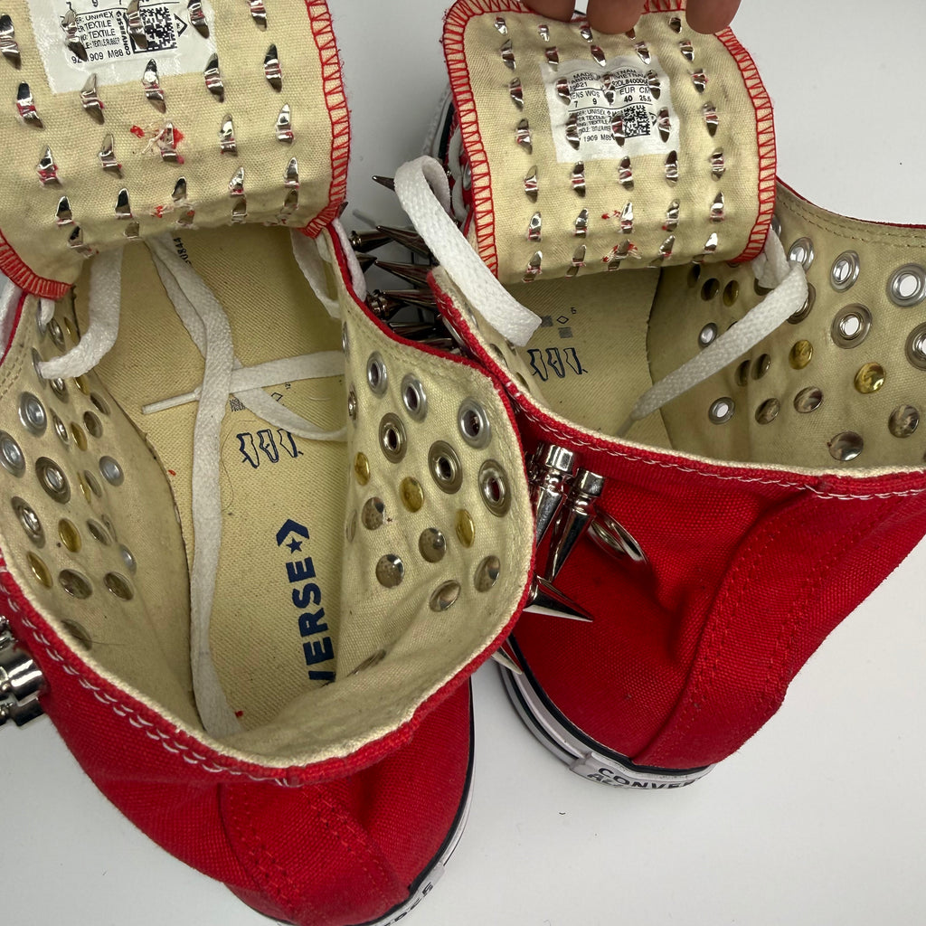 RED SPIKEY CONVERSE